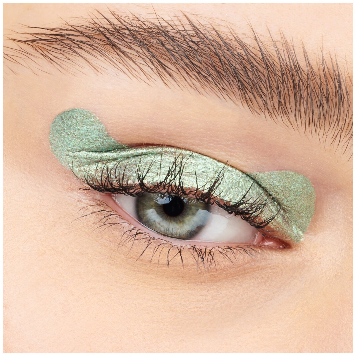essence Luminous Eye Tint Liquid Shadow essence Cosmetics