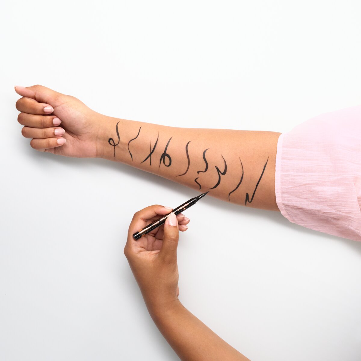 essence Eyeliner Pen Extra Long-Lasting 010 | Blackest Black essence Cosmetics