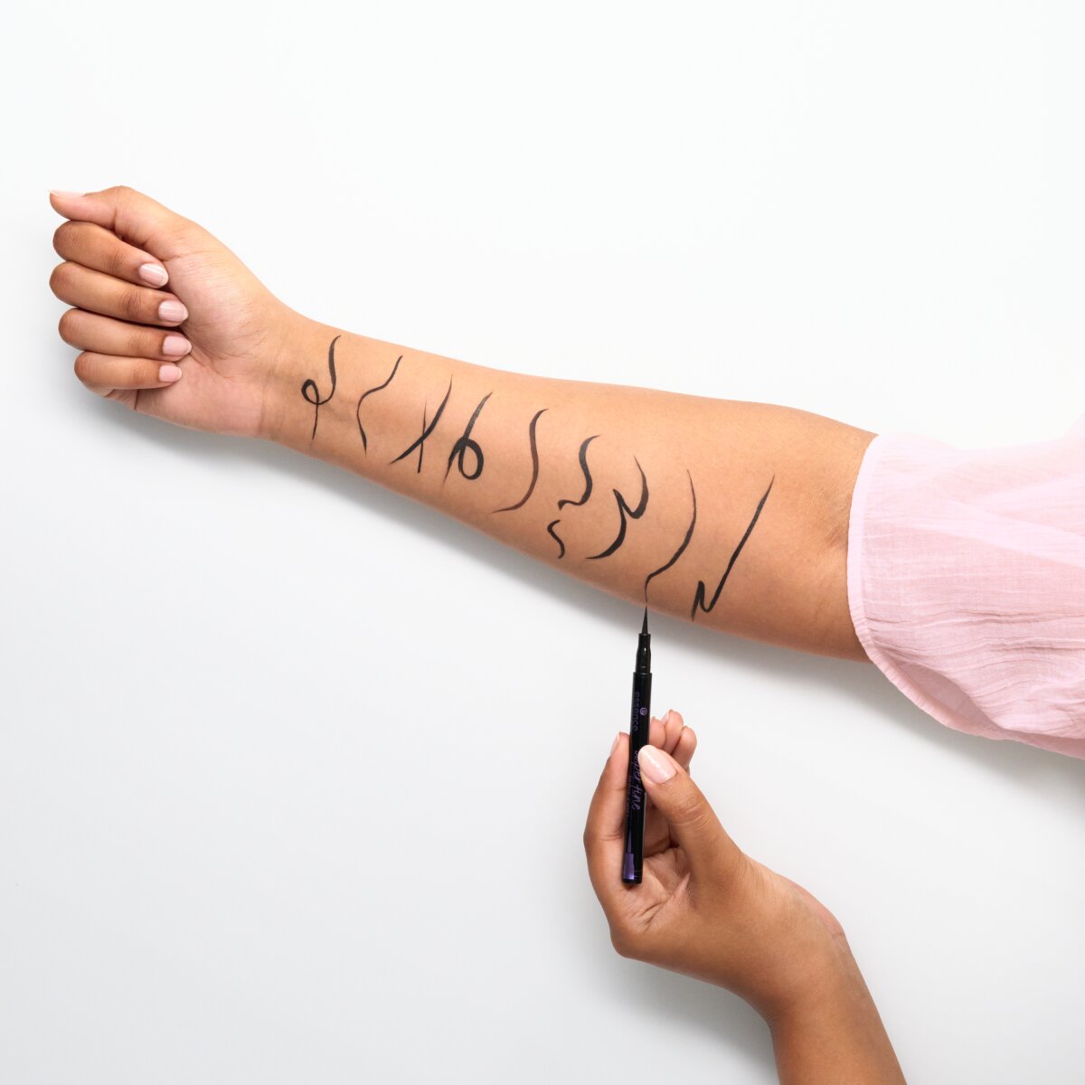 essence Super Fine Liner Pen 01 | Deep Black essence Cosmetics