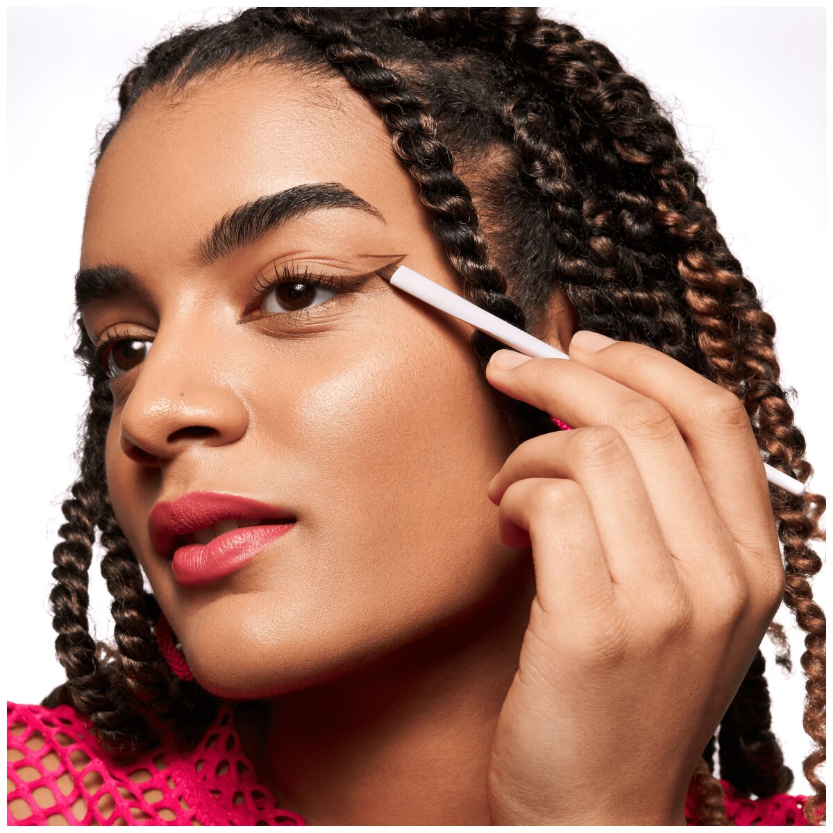 essence Eyeliner Brush 01 | Just Wing It essence Cosmetics