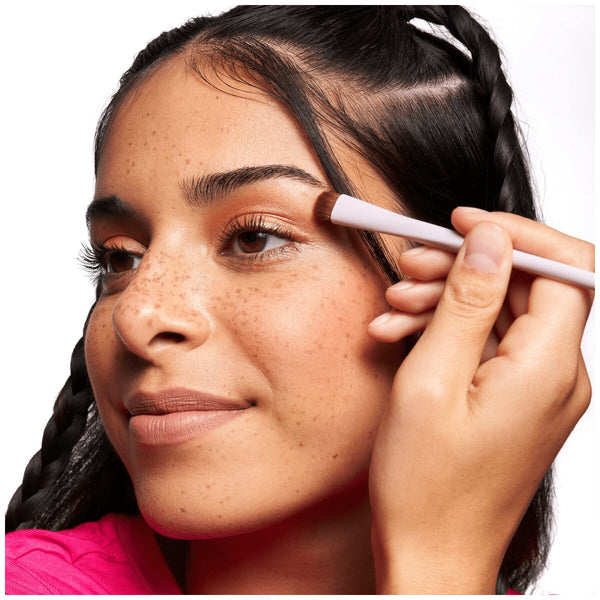 essence Eyeshadow Brush 01 | Throwing a little shade essence Cosmetics