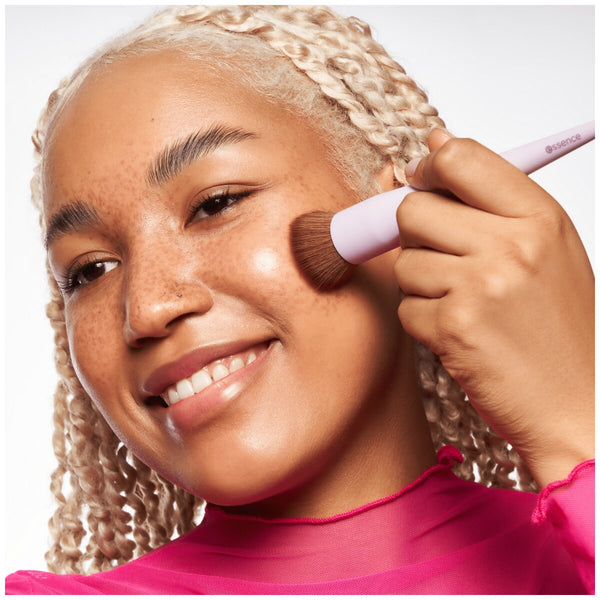 essence Make Up Buffer Brush 01 | Buff Away Your Problems essence Cosmetics