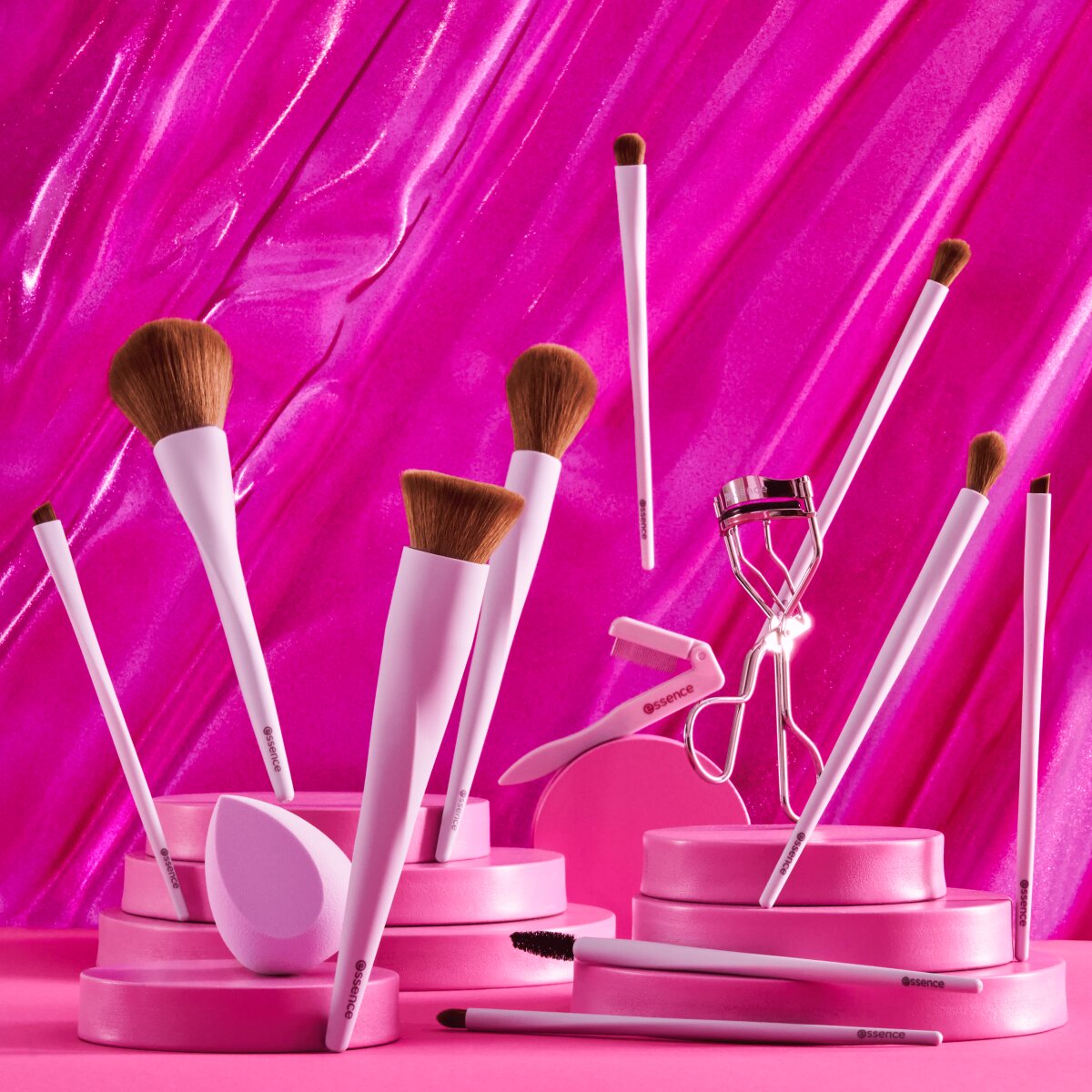 essence All In One Blending Brush 01 | Blending Hero essence Cosmetics