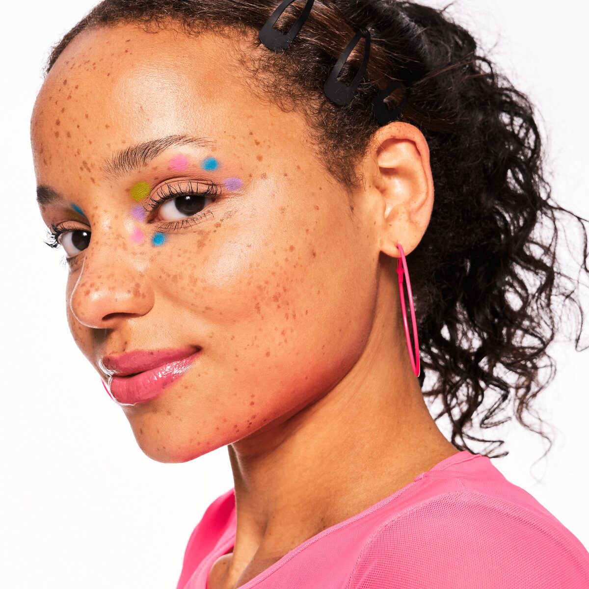 essence Baby Got Holo Glow Highlighter Stick 10 | Holy Apricotly essence Cosmetics