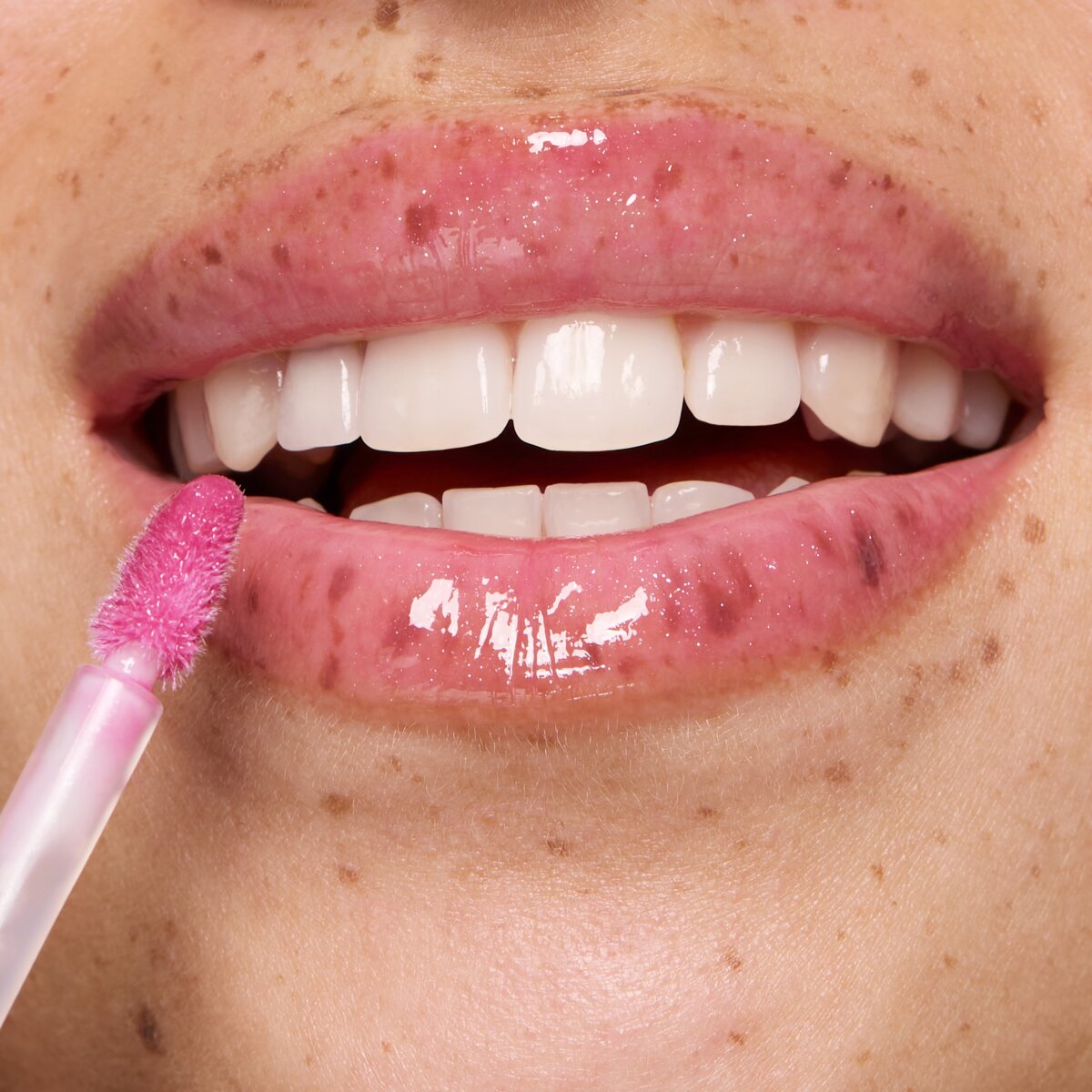 essence Extreme Shine Volume Lipgloss essence Cosmetics