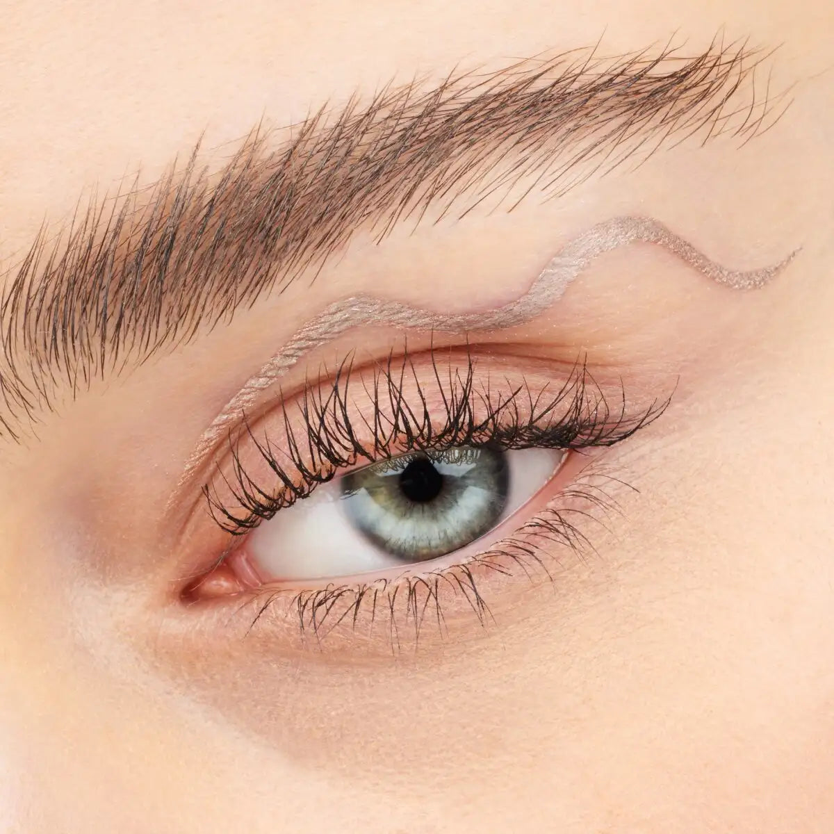 essence Luminous Eye Tint Liquid Shadow essence Cosmetics