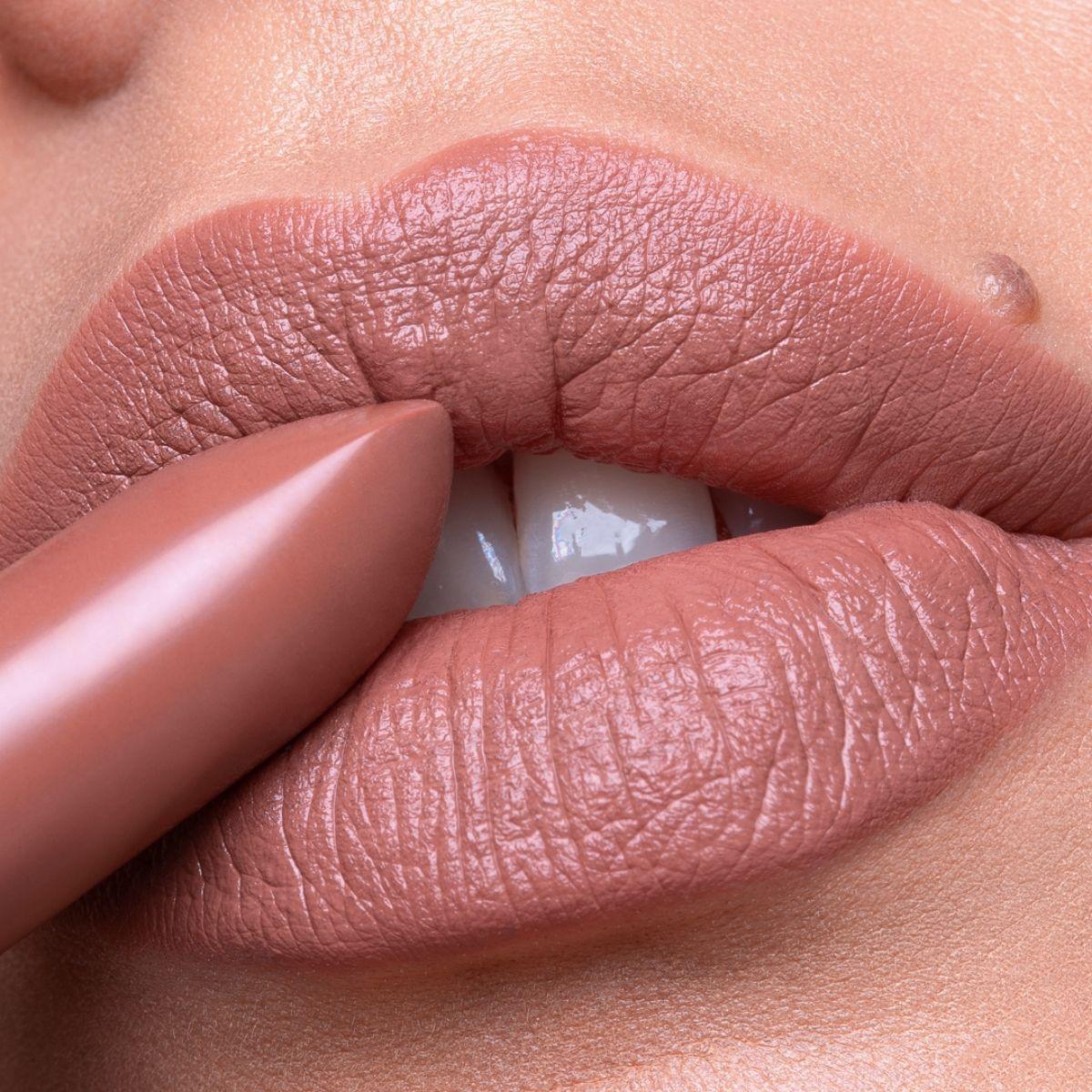 Lips like satin - House of Cosmetics 