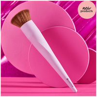 essence Make Up Buffer Brush 01 | Buff Away Your Problems essence Cosmetics   