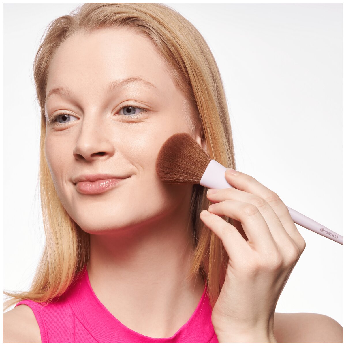 essence Powder Brush 01 | Powdered Perfection essence Cosmetics   