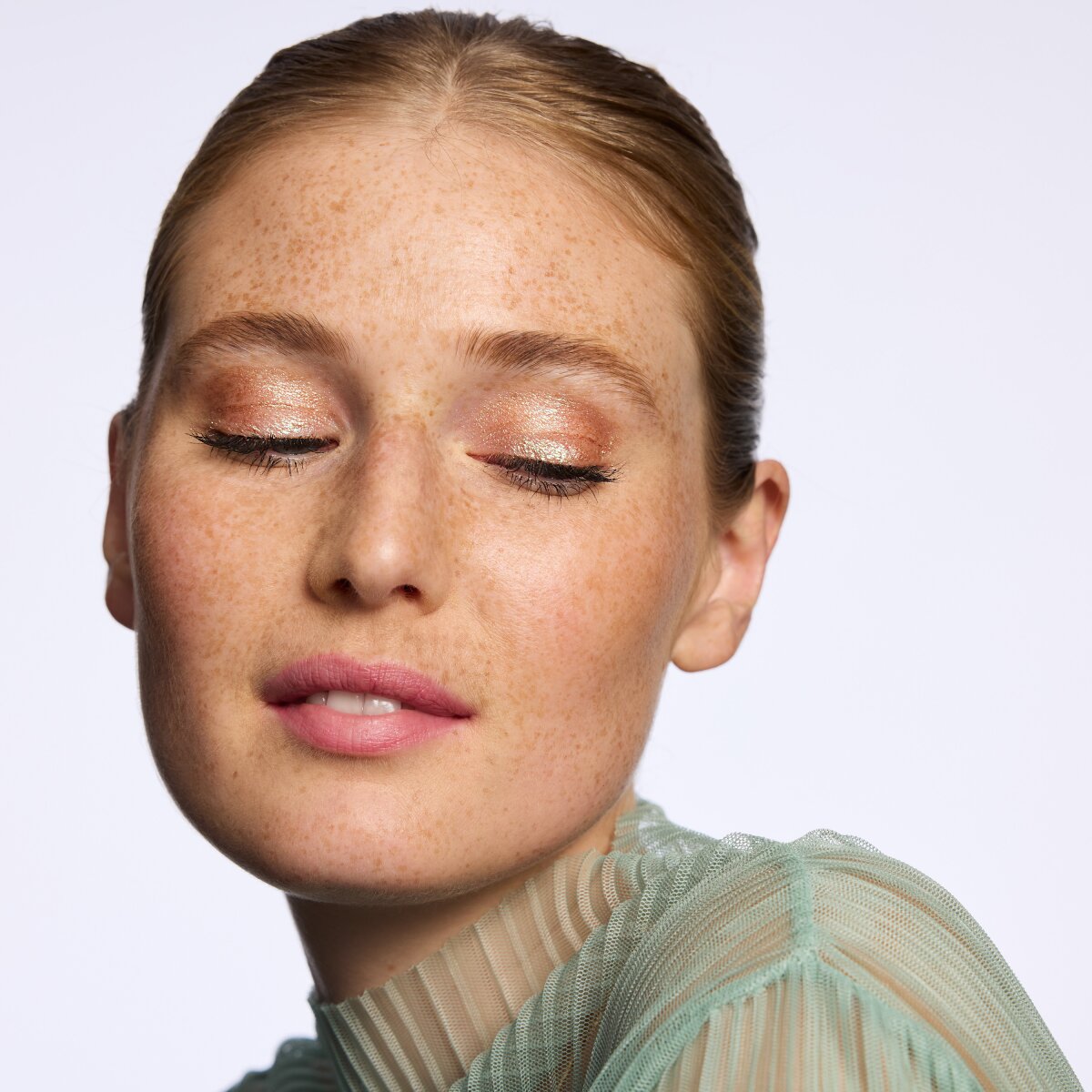 Catrice Space Glam Liquid Chrome Eyeshadow Catrice Cosmetics   